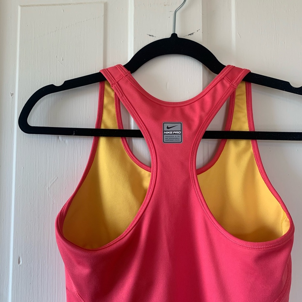 Nike Pro compression tank stop